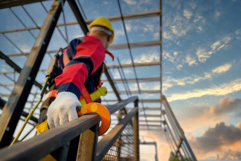 Image of a worker in proper health and safety gear.